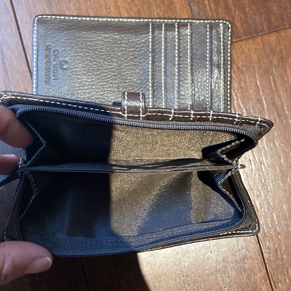Danier brown wallet - Picture 4 of 4